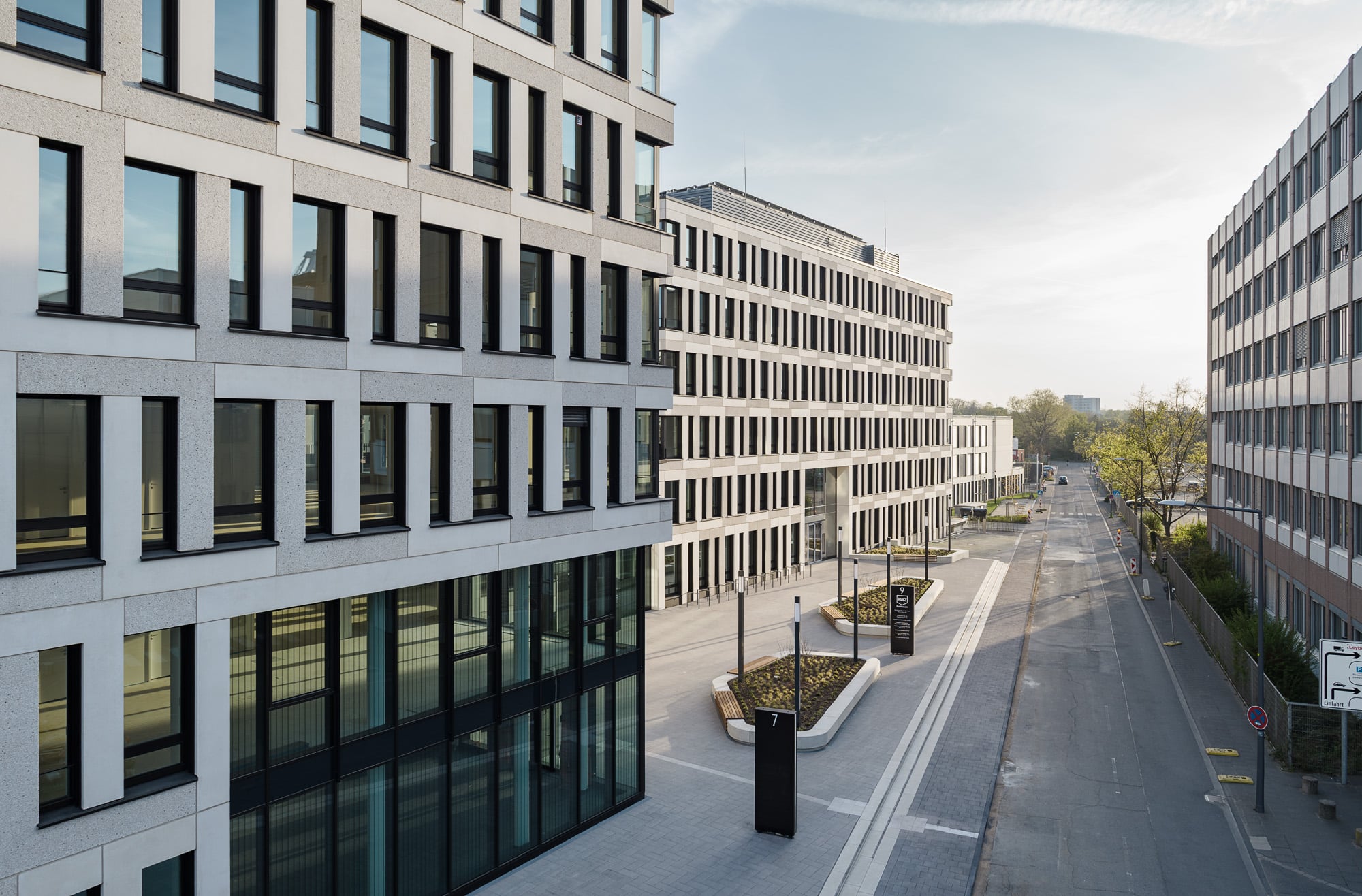 Außenansicht aus der Luft der Reiterstaffel Offices in Köln-Marienburg