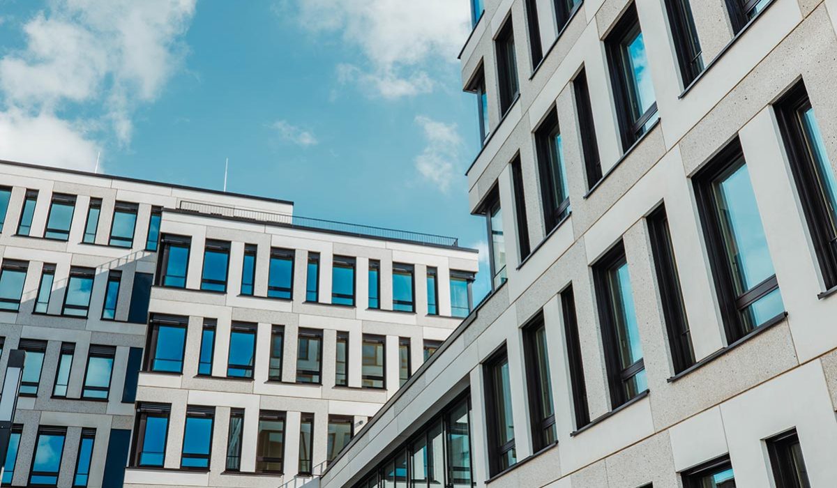 Reiterstaffel Offices - Zwei abgestaffelte Gebäude werden zu einem modernen Campus in Köln Marienburg